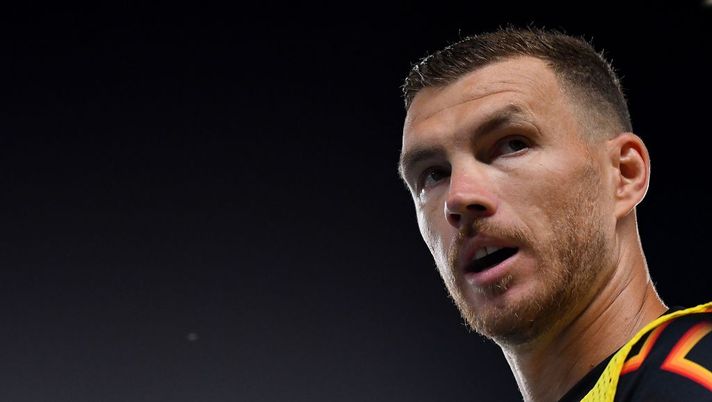 ? VIDEO – Dzeko è atterrato a Milano per le visite con l’Inter: ecco il suo arrivo - immagine 1