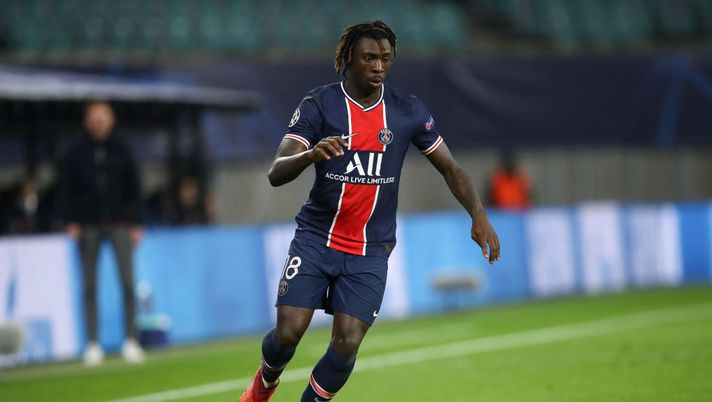 LEIPZIG, GERMANY - NOVEMBER 04: Moise Kean of Paris Saint-Germain controls the ball during the UEFA Champions League Group H stage match between RB Leipzig and Paris Saint-Germain at Red Bull Arena on November 04, 2020 in Leipzig, Germany. (Photo by Maja Hitij/Getty Images) 