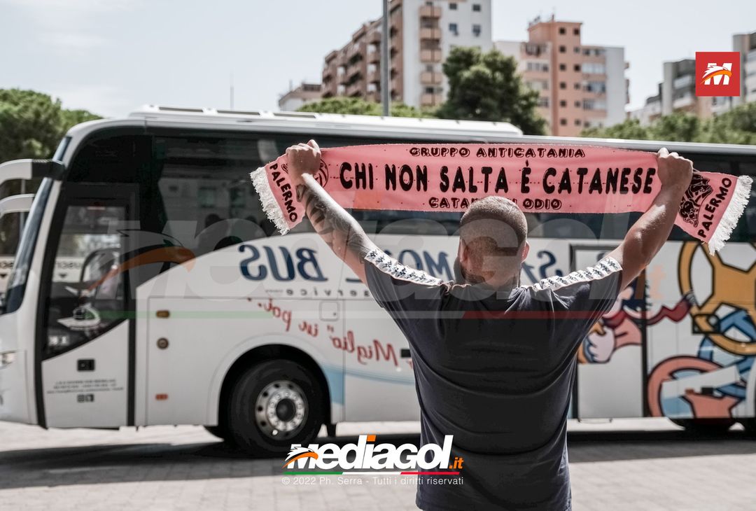 FOTO Frosinone-Palermo, i rosanero in partenza dallo stadio “Renzo Barbera” (Gallery)- immagine 1