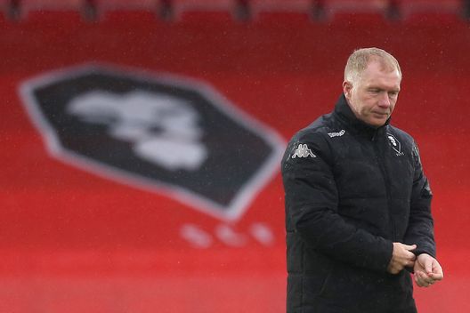 Paul Scholes oggi (Photo by Lewis Storey/Getty Images) Scholes, la sua vita raccontata a Neville: “Il mio derby sempre con il City, non con i Reds…”- immagine 2