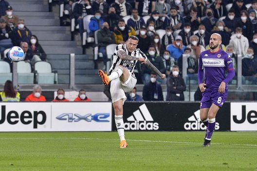 TURIN, ITALY - APRIL 20: Federico Bernardeschi of Juventus scores his team's first goal during the Coppa Italia Semi Final 2nd Leg match between Juventus FC v ACF Fiorentina at Allianz Stadium on April 20, 2022 in Turin, Italy. (Photo by Filippo Alfero - Juventus FC/Juventus FC via Getty Images) Ex viola, Bernardeschi dà l’addio alla Juventus: “Lascio la mia casa”- immagine 2