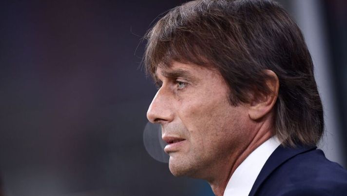 Inter Milan's Italian head coach Antonio Conte looks on during the Italian Serie A football match AC Milan vs Inter Milan on September 21, 2019 at the San Siro stadium in Milan. (Photo by Marco Bertorello / AFP) (Photo credit should read MARCO BERTORELLO/AFP/Getty Images) Conte: “Sensi, non posso rischiare! Esposito può giocare, D’Ambrosio e il mio sfogo…” - immagine 1