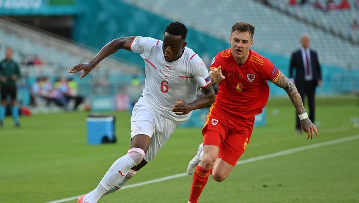 BAKU, AZERBAIJAN - JUNE 12: Denis Zakaria of Switzerland gets away from Joe Rodon of Wales during the UEFA Euro 2020 Championship Group A match between Wales and Switzerland at the Baku Olympic Stadium on June 12, 2021 in Baku, Azerbaijan. (Photo by Dan Mullan/Getty Images) 
