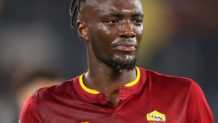 Roma, operazione riuscita per Abraham: il comunicato ufficiale del club, tornerà nel 2024 - immagine 1