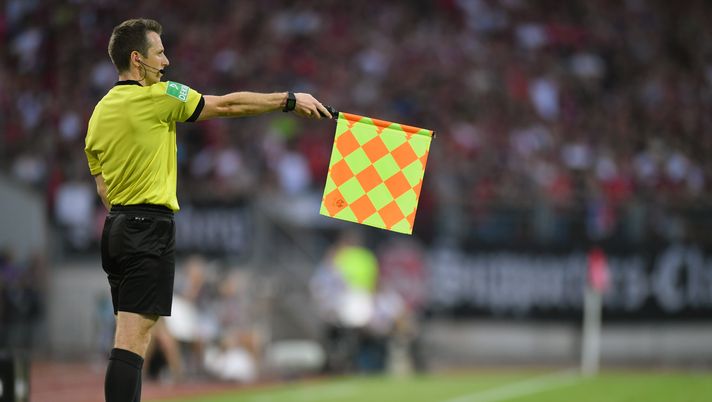 NUREMBERG, GERMANY - AUGUST 30: A linesman raises his flag during the Second Bundesliga match between 1. FC Nuernberg and 1. FC Heidenheim 1846 at Max-Morlock-Stadion on August 30, 2019 in Nuremberg, Germany. (Photo by Sebastian Widmann/Bongarts/Getty Images) 