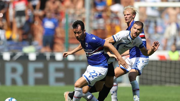 GENOA, ITALY - SEPTEMBER 12: Morten Thorsby of UC Sampdoria looks on as Edin Dzeko of FC Internazionale threads the ball past Maya Yoshida of UC Sampdoria during the Serie A match between UC Sampdoria and FC Internazionale at Stadio Luigi Ferraris on September 12, 2021 in Genoa, Italy. (Photo by FC Internazionale/Inter via Getty Images ) GENOA, ITALY - SEPTEMBER 12: Morten Thorsby of UC Sampdoria looks on as Edin Dzeko of FC Internazionale threads the ball past Maya Yoshida of UC Sampdoria during the Serie A match between UC Sampdoria and FC Internazionale at Stadio Luigi Ferraris on September 12, 2021 in Genoa, Italy. (Photo by FC Internazionale/Inter via Getty Images )