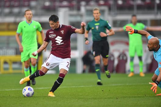 TURIN, ITALY - NOVEMBER 01: Sasa Lukic of Torino FC scores a goal during the Serie A match between Torino FC and SS Lazio at Stadio Olimpico di Torino on November 1, 2020 in Turin, Italy. (Photo by Valerio Pennicino/Getty Images) TURIN, ITALY - NOVEMBER 01: Sasa Lukic of Torino FC scores a goal during the Serie A match between Torino FC and SS Lazio at Stadio Olimpico di Torino on November 1, 2020 in Turin, Italy. (Photo by Valerio Pennicino/Getty Images)