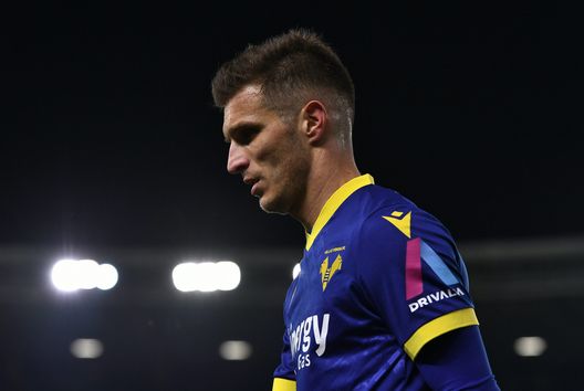 VERONA, ITALY - FEBRUARY 06: Darko Lazovic of Verona looks on during the Serie A match between Hellas Verona and SS Lazio at Stadio Marcantonio Bentegodi on February 06, 2023 in Verona, Italy. (Photo by Alessandro Sabattini/Getty Images) Un bomber senza gol: il dato, preoccupante, che associa la Fiorentina al Verona- immagine 2