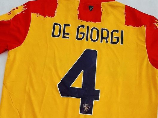 US Lecce - maglia De Giorgi Lecce-Fiorentina: al ‘Via del Mare’ anche un neo campione del mondo- immagine 2