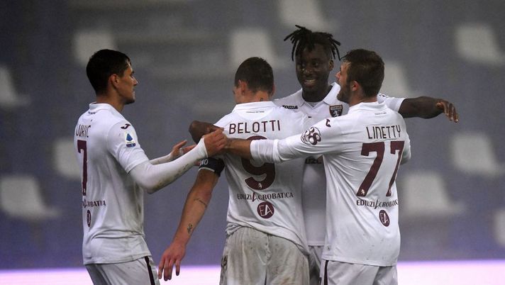 REGGIO NELL'EMILIA, ITALY - OCTOBER 23: Andrea Belotti of Torino FC celebrates after scoring his team second goal during the Serie A match between US Sassuolo and Torino FC at Mapei Stadium - Città del Tricolore on October 23, 2020 in Reggio nell'Emilia, Italy. (Photo by Alessandro Sabattini/Getty Images) 