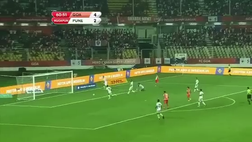 VIDEO / Salva un pallone sulla linea di porta ma le conseguenze sono devastanti