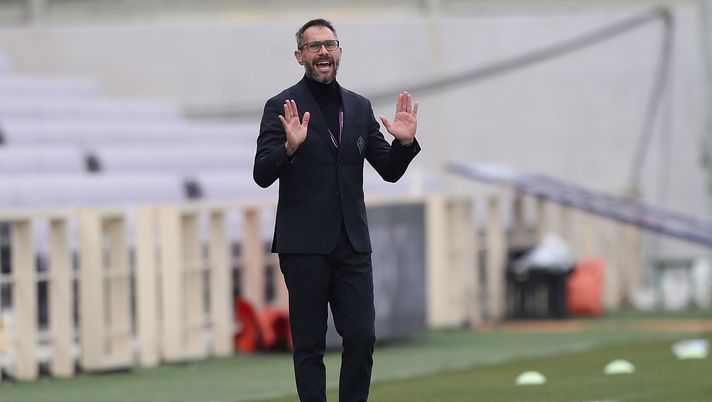 FLORENCE, ITALY - MARCH 11: Antonio Cincotta manager of ACF Fiorentina shouts instructions to his players Women's UEFA Champions League Round of 16 match between ACF Fiorentina and Manchester City WFC at Stadio Artemio Franchi on March 11, 2021 in Florence, Italy. (Photo by Gabriele Maltinti/Getty Images) FLORENCE, ITALY - MARCH 11: Antonio Cincotta manager of ACF Fiorentina shouts instructions to his players Women's UEFA Champions League Round of 16 match between ACF Fiorentina and Manchester City WFC at Stadio Artemio Franchi on March 11, 2021 in Florence, Italy. (Photo by Gabriele Maltinti/Getty Images)