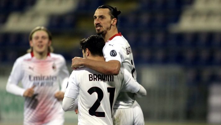 Zlatan Ibrahimovic (attaccante AC Milan) esulta per il suo gol in Cagliari-Milan 0-2 (Serie A 2020-2021) | AC Milan News (Getty Images) 