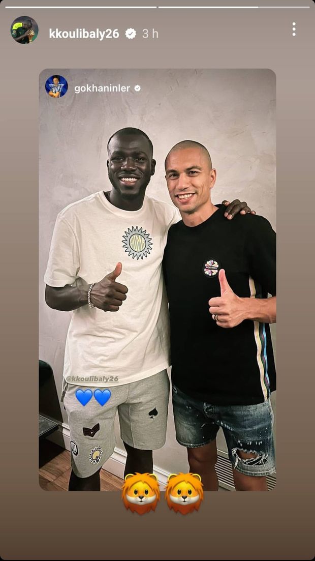 FOTO Koulibaly incontra Inler: lo scatto che fa tanta nostalgia ai tifosi azzurri- immagine 2