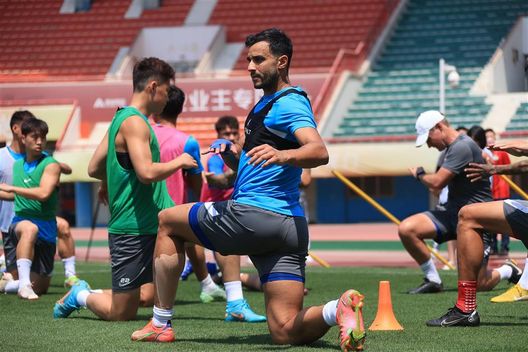 Fonte: Editore Xinhua: Wang Qingchu Cina, Dourado squalificato per 12 mesi dopo la spallata all’arbitro- immagine 2