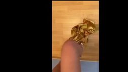 VIDEO / Ilary Blasi si toglie il vestito dopo l’Isola dei Famosi