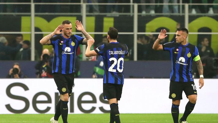 Calhanoglu applaude Arnautovic: “Nessuno sa il sangue che ci metti. Felice per te fratello” - immagine 1