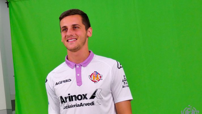 La nuova seconda maglia della Cremonese: colletto lilla e richiamo alle origini - immagine 1