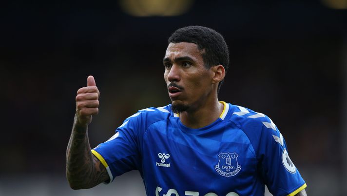 LIVERPOOL, ENGLAND - SEPTEMBER 25: Allan of Everton looks on during the Premier League match between Everton and Norwich City at Goodison Park on September 25, 2021 in Liverpool, England. (Photo by Alex Livesey/Getty Images) Mercato Lazio – Il brasiliano Allan ha chiesto lo svincolo all’Everton - immagine 1