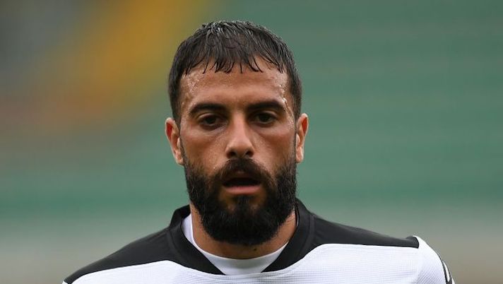VERONA, ITALY - MAY 01: Daniele Verde of Spezia Calcio looks on during the Serie A match between Hellas Verona FC and Spezia Calcio at Stadio Marcantonio Bentegodi on May 01, 2021 in Verona, Italy. Sporting stadiums around Italy remain under strict restrictions due to the Coronavirus Pandemic as Government social distancing laws prohibit fans inside venues resulting in games being played behind closed doors. (Photo by Alessandro Sabattini/Getty Images) Spezia, dubbio Verde per la Juve: le prove con Antiste e Manaj in pole - immagine 1