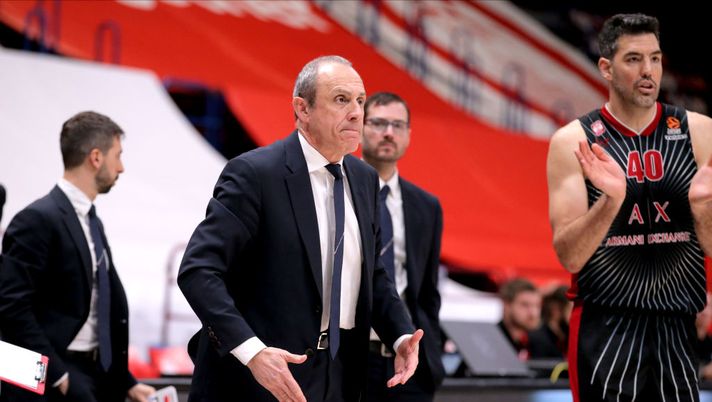 MILAN, ITALY - MARCH 03: Ettore Messina, Head Coach of AX Armani Exchange Milan during the 2019/2020 Turkish Airlines EuroLeague Regular Season Round 27 match between AX Armani Exchange Milan and Real Madrid at Mediolanum Forum on March 03, 2020 in Milan, Italy. (Photo by Giuseppe Cottini/Euroleague Basketball via Getty Images) MILAN, ITALY - MARCH 03: Ettore Messina, Head Coach of AX Armani Exchange Milan during the 2019/2020 Turkish Airlines EuroLeague Regular Season Round 27 match between AX Armani Exchange Milan and Real Madrid at Mediolanum Forum on March 03, 2020 in Milan, Italy. (Photo by Giuseppe Cottini/Euroleague Basketball via Getty Images)