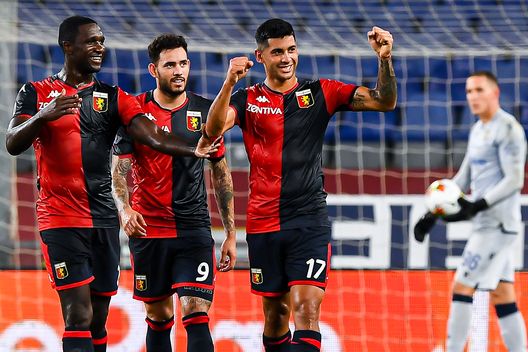 GENOA, ITALY - AUGUST 02: Cristian Romero of Genoa (3rd from left) celebrates with his team-mates Cristian Zapata and Antonio Sanabria after scoring a goal during the Serie A match between Genoa CFC and Hellas Verona at Stadio Luigi Ferraris on August 2, 2020 in Genoa, Italy. (Photo by Paolo Rattini/Getty Images) GENOA, ITALY - AUGUST 02: Cristian Romero of Genoa (3rd from left) celebrates with his team-mates Cristian Zapata and Antonio Sanabria after scoring a goal during the Serie A match between Genoa CFC and Hellas Verona at Stadio Luigi Ferraris on August 2, 2020 in Genoa, Italy. (Photo by Paolo Rattini/Getty Images)