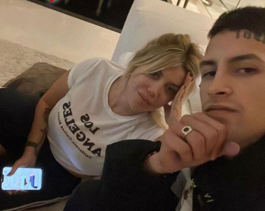 Selfie Instagram Wanda Nara mozzafiato nella sua “ultima notte a Buenos Aires”. Il decolleté è da urlo- immagine 2