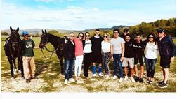 SOCIAL / Icardi, qualche ora di relax con Wanda e amici a Firenze per giocare a polo