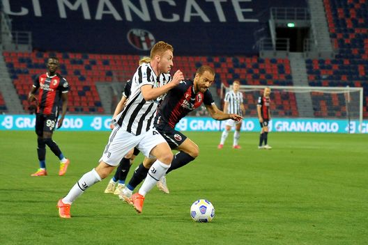 BOLOGNA, ITALY - MAY 23: Dejan Kulusevski of Juventus in action during the Serie A match between Bologna FC and Juventus at Stadio Renato Dall'Ara on May 23, 2021 in Bologna, Italy. (Photo by Mario Carlini / Iguana Press/Getty Images) BOLOGNA, ITALY - MAY 23: Dejan Kulusevski of Juventus in action during the Serie A match between Bologna FC and Juventus at Stadio Renato Dall'Ara on May 23, 2021 in Bologna, Italy. (Photo by Mario Carlini / Iguana Press/Getty Images)