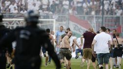 Ungheria, dall’Europa League alla retrocessione: Debrecen indietro tutta, invasione di campo e poliziotti in allarme