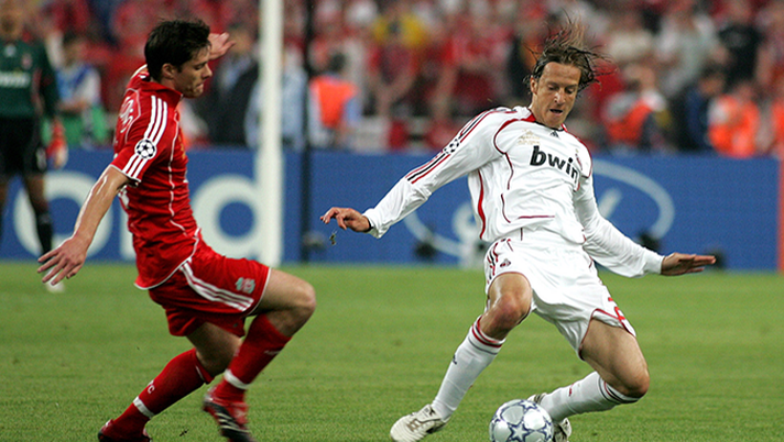 Xabi Alonso e Massimo Ambrosini durante Milan-Liverpool ad Istanbul 2005 (credits: acmilan.com) 