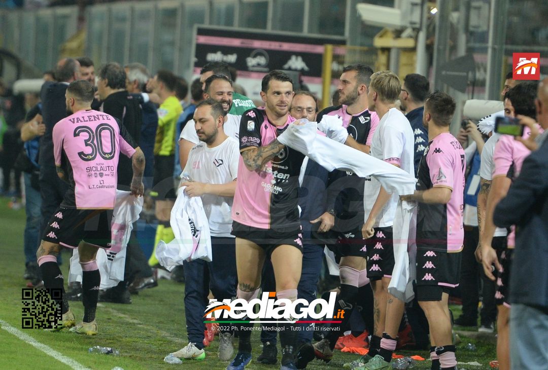 FOTO Palermo in Serie B, i festeggiamenti dei rosanero al Renzo Barbera (Gallery) - immagine 114