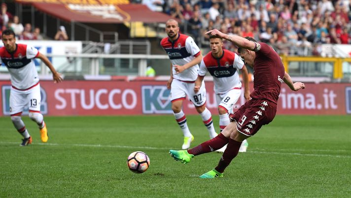 TURIN, ITALY - APRIL 15:  Andrea Belotti of FC Torino scores the opening goal from the penalty spot during the Serie A match between FC Torino and FC Crotone at Stadio Olimpico di Torino on April 15, 2017 in Turin, Italy.  (Photo by Valerio Pennicino/Getty Images)