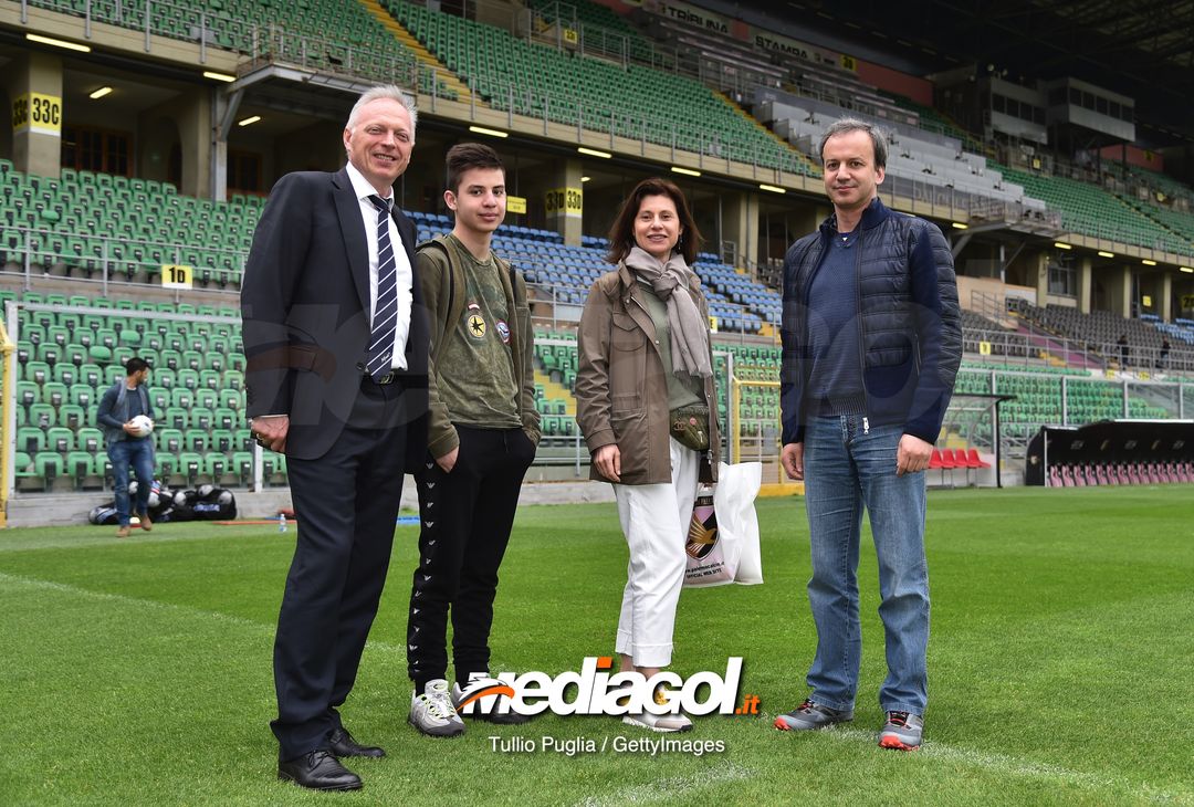  PALERMO, ITALY - MARCH 28: Evgeny Panteleev (L), Consul General of Russia in Palermo, and Arkady Dvorkovich (R), President of FIDE (Federation Internationale des Echecs-World Chess Federation) and guests look on before a training session at Stadio Renzo Barbera on March 28, 2019 in Palermo, Italy. (Photo by Tullio M. Puglia/Getty Images) 