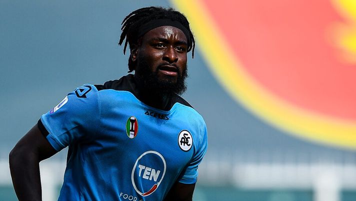 GENOA, ITALY - APRIL 24: M'Bala Nzola of Spezia is seen during the Serie A match between Genoa CFC and Spezia Calcio at Stadio Luigi Ferraris on April 24, 2021 in Genoa, Italy. (Photo by Getty Images) Da top a flop: otto giocatori che vi hanno deluso nel girone di ritorno al fantacalcio - immagine 1