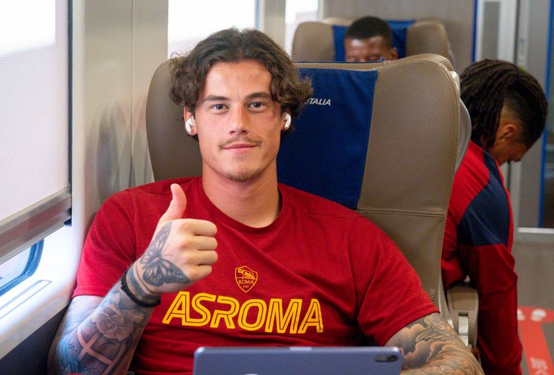 Roma, la partenza della squadra per Salerno – FOTO GALLERY - immagine 9