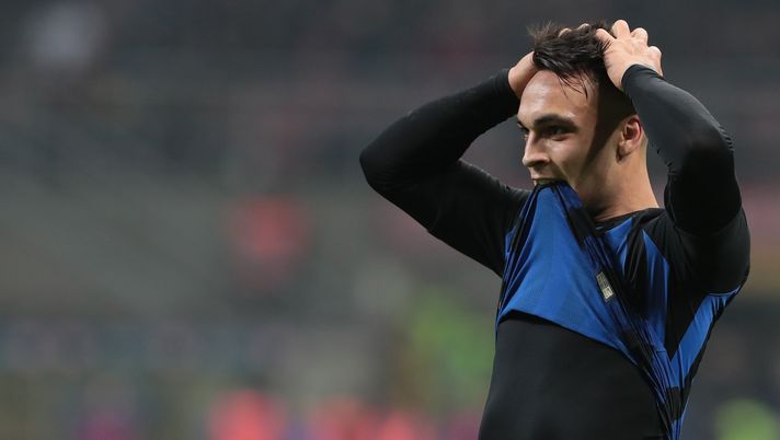 MILAN, ITALY - FEBRUARY 17:  Lautaro Martinez of FC Internazionale reacts after missing a chance of a goal during the Serie A match between FC Internazionale and UC Sampdoria at Stadio Giuseppe Meazza on February 17, 2019 in Milan, Italy.  (Photo by Emilio Andreoli/Getty Images)  MILAN, ITALY - FEBRUARY 17:  Lautaro Martinez of FC Internazionale reacts after missing a chance of a goal during the Serie A match between FC Internazionale and UC Sampdoria at Stadio Giuseppe Meazza on February 17, 2019 in Milan, Italy.  (Photo by Emilio Andreoli/Getty Images)