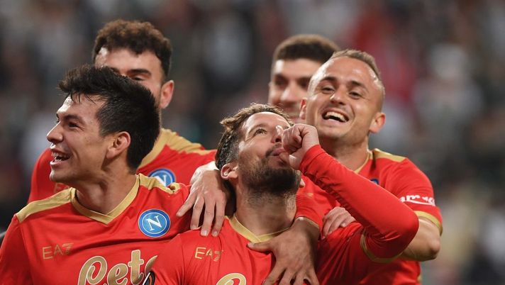 WARSAW, POLAND - NOVEMBER 04: Dries Mertens of Napoli celebrates after scoring the first goal of Napoli during the UEFA Europa League group C match between Legia Warszawa and SSC Napoli at Wojska Polskiego Stadium on November 04, 2021 in Warsaw, Poland. (Photo by SSC NAPOLI/SSC NAPOLI via Getty Images) WARSAW, POLAND - NOVEMBER 04: Dries Mertens of Napoli celebrates after scoring the first goal of Napoli during the UEFA Europa League group C match between Legia Warszawa and SSC Napoli at Wojska Polskiego Stadium on November 04, 2021 in Warsaw, Poland. (Photo by SSC NAPOLI/SSC NAPOLI via Getty Images)