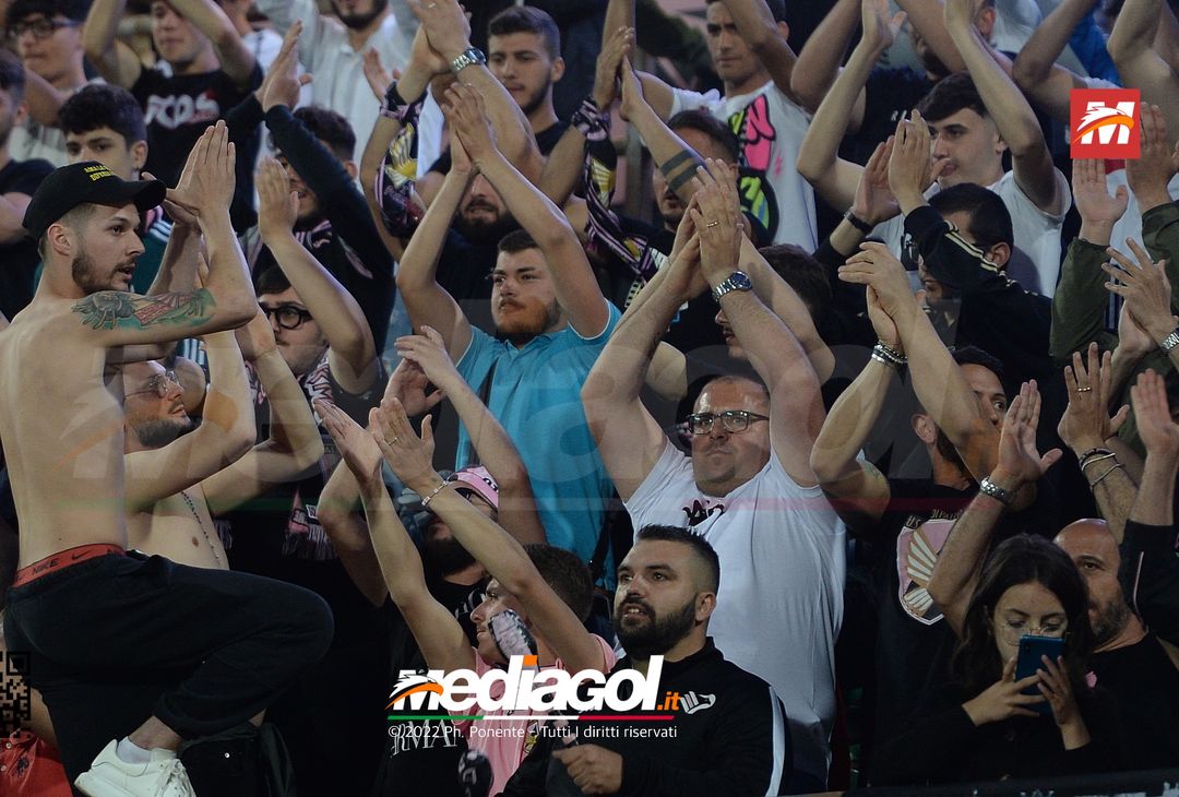 Fototifo, i tifosi allo stadio per Palermo-Virtus Entella 2-2 (gallery) - immagine 148