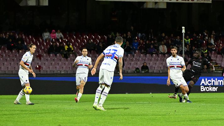 SALERNO, ITALY - OCTOBER 31: Loum Tchaouna of Salernitana scores his sidethird goal during the Coppa Italia match between Salernitana and Sampdoria at Stadio Arechi on October 31, 2023 in Salerno, Italy. (Photo by Francesco Pecoraro/Getty Images)  Sampdoria Spezia