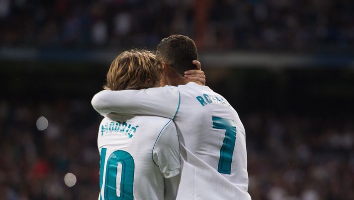 MADRID, SPAIN - NOVEMBER 25: Cristiano Ronaldo of Real Madrid CF celebrates with Luka Modric after scoring his team's 3rd goal from a penalty rebound during the La Liga match between Real Madrid and Malaga at Estadio Santiago Bernabeu on November 25, 2017 in Madrid, Spain. (Photo by Denis Doyle/Getty Images) Modric