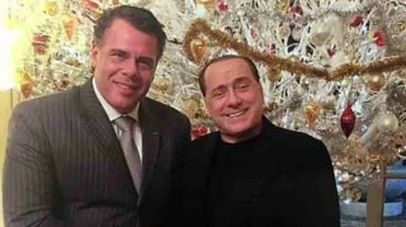  Pablo Victor Dana e Silvio Berlusconi (fonte foto: www.ilrestodelcarlino.it) 