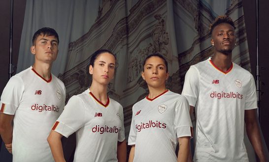 La Roma ufficializza la seconda maglia bianca: stasera l’esordio con lo Shakhtar- immagine 2