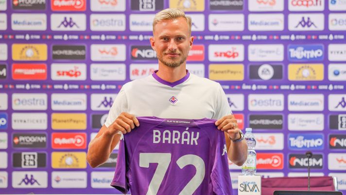 GERMOGLI PH: 9 SETTEMBRE 2022 FIRENZE STADFIO ARTEMIO FRANCHI PRESENTAZIONE DEL GIOCATORE DELLA FIORENTINA ANTONIN BARAK NELLA FOTO Barak, l’ex deve sbloccarsi. Meno libero da mezz’ala, ma è il ruolo che preferisce - immagine 1