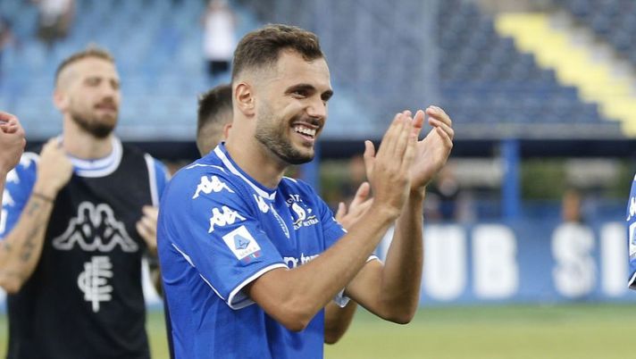 EMPOLI, ITALY - SEPTEMBER 26: Nedim Bajrami of Empoli FC celebrates the victory after during the Serie A match between Empoli FC and Bologna FC at Stadio Carlo Castellani on September 26, 2021 in Empoli, Italy. (Photo by Gabriele Maltinti/Getty Images) Ds Empoli: “Bajrami non ha mai chiesto la cessione, la verità sulla Fiorentina e Zurkowski” - immagine 1