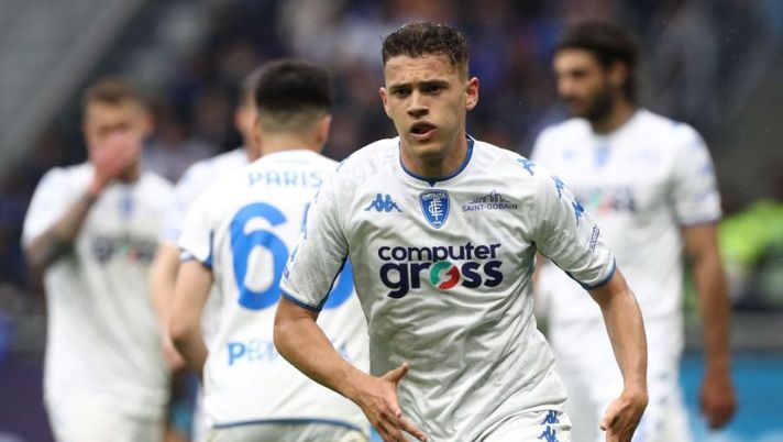 MILAN, ITALY - MAY 06: Kristjan Asllani of Empoli Calcio looks on during the Serie A match between FC Internazionale and Empoli FC at Stadio Giuseppe Meazza on May 06, 2022 in Milan, Italy. (Photo by Marco Luzzani/Getty Images)  Inter, Lukaku e non solo: giornata di visite mediche anche per Asllani - immagine 1