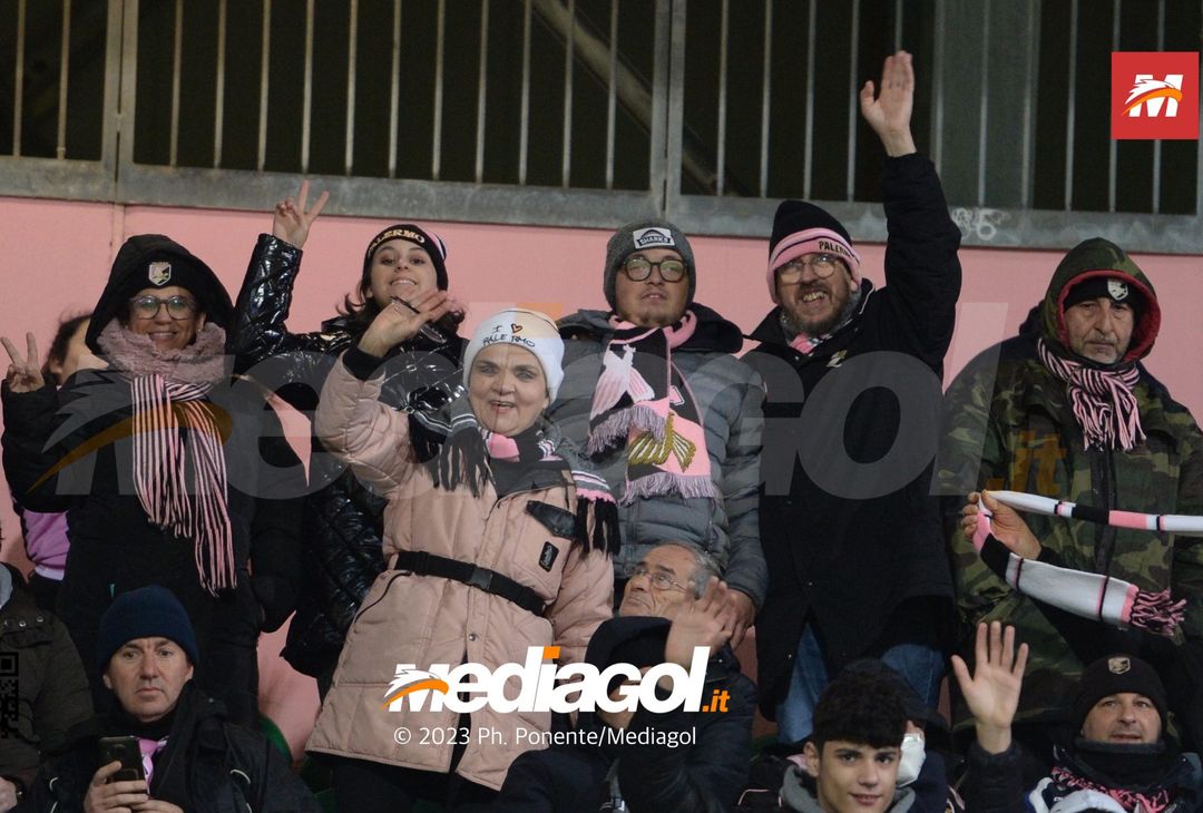 FOTOTIFO Palermo-Ternana 0-0, gli scatti ai tifosi al “Renzo Barbera” (Gallery) - immagine 50