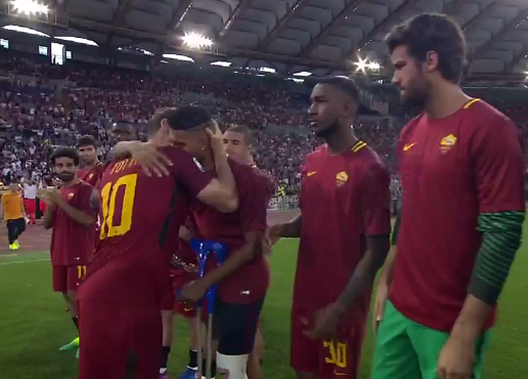 Francesco Totti abbraccia Emerson Palmieri Francesco Totti abbraccia Emerson Palmieri