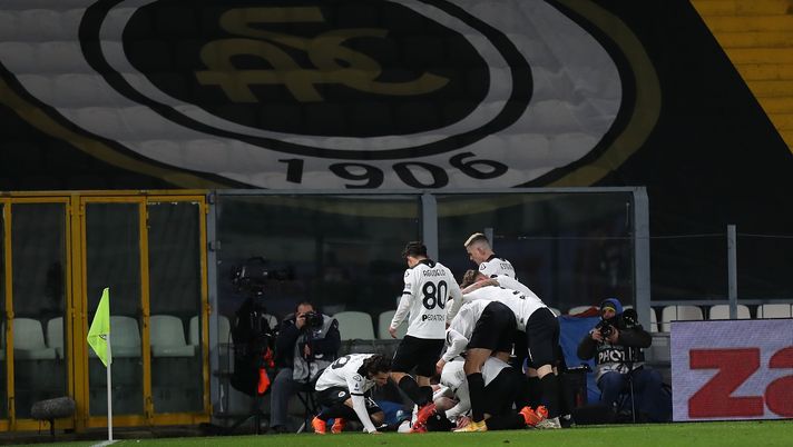 LA SPEZIA, ITALY - FEBRUARY 13: Giulio Maggiore of Spezia Calcio celebrates after scoring a goal during the Serie A match between Spezia Calcio  and AC Milan at Stadio Alberto Picco on February 13, 2021 in La Spezia, Italy.  (Photo by Gabriele Maltinti/Getty Images) 
