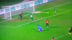 VIDEO / Turchia, non crederete ai vostri occhi: un gol sbagliato così non si è mai visto